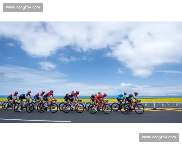 千骑逐湖!中国首迎顶级业余自行车赛压轴战 千骑逐湖!中国首迎顶级业余自行车赛压轴战